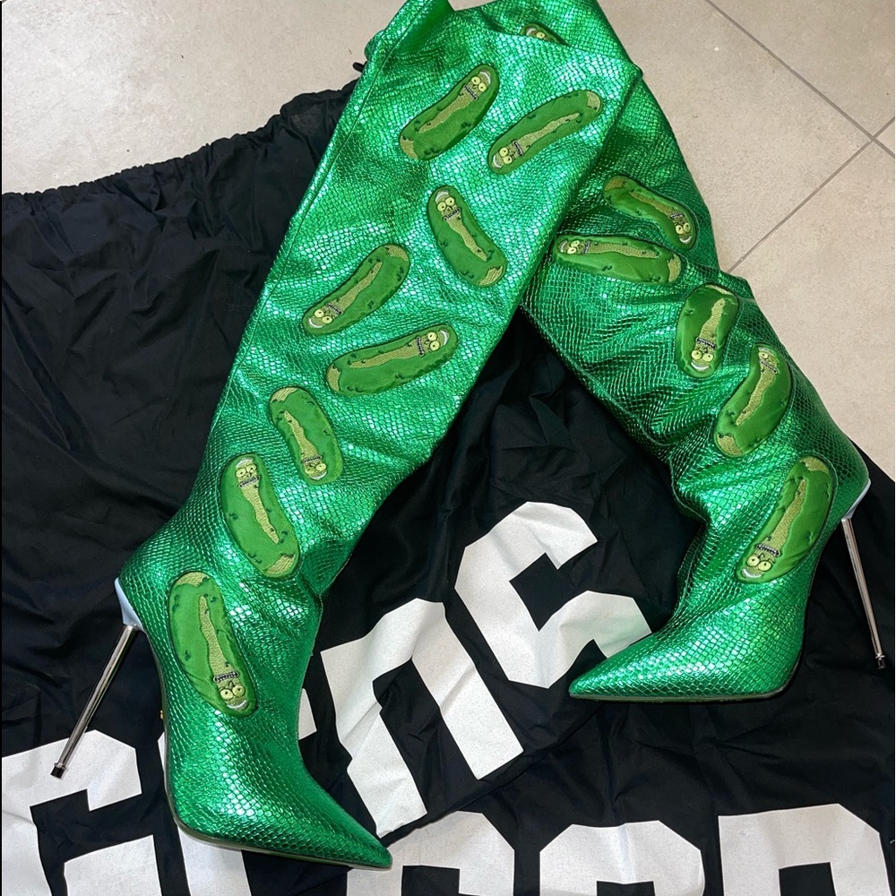 GCDS pickle Rick boots